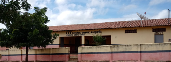 Frente da Escola